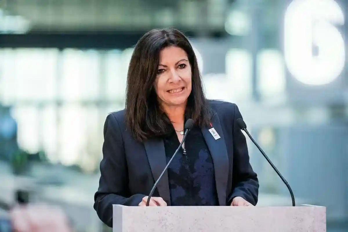 Мэр Парижа Анн Идальго намерена стать первой женщиной во главе Франции