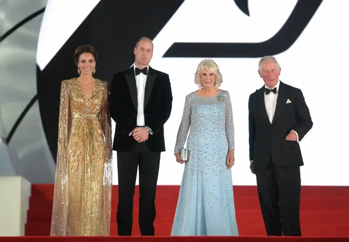 Члены королевской семьи на премьере фильма «Не время умирать» / Фото: facebook.com