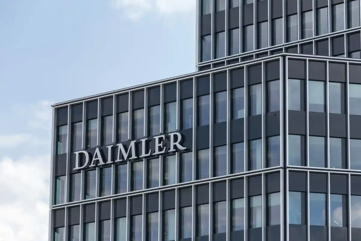 Daimler увеличивает прибыль, несмотря на спад продаж