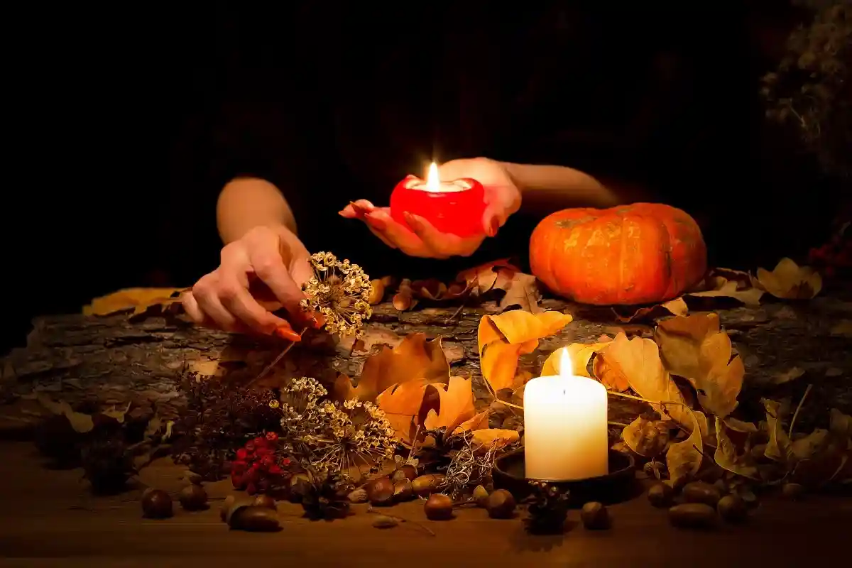 Ритуалы и гадания на Хэллоуин. Фото: n.k.junky / shutterstock.com