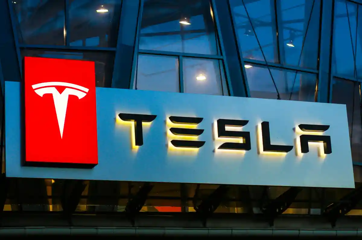 Илон Маск переносит штаб-квартиру Tesla в Техас