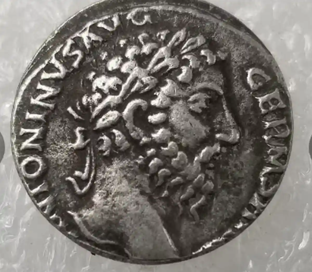 Древние римские серебряные монеты, фото: Марина Бостанжиева / joom.com