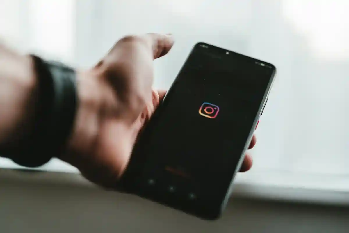 Instagram начал тестировать функцию по информированию пользователей о сбоях Фото: Claudio Schwarz/Unsplash.com