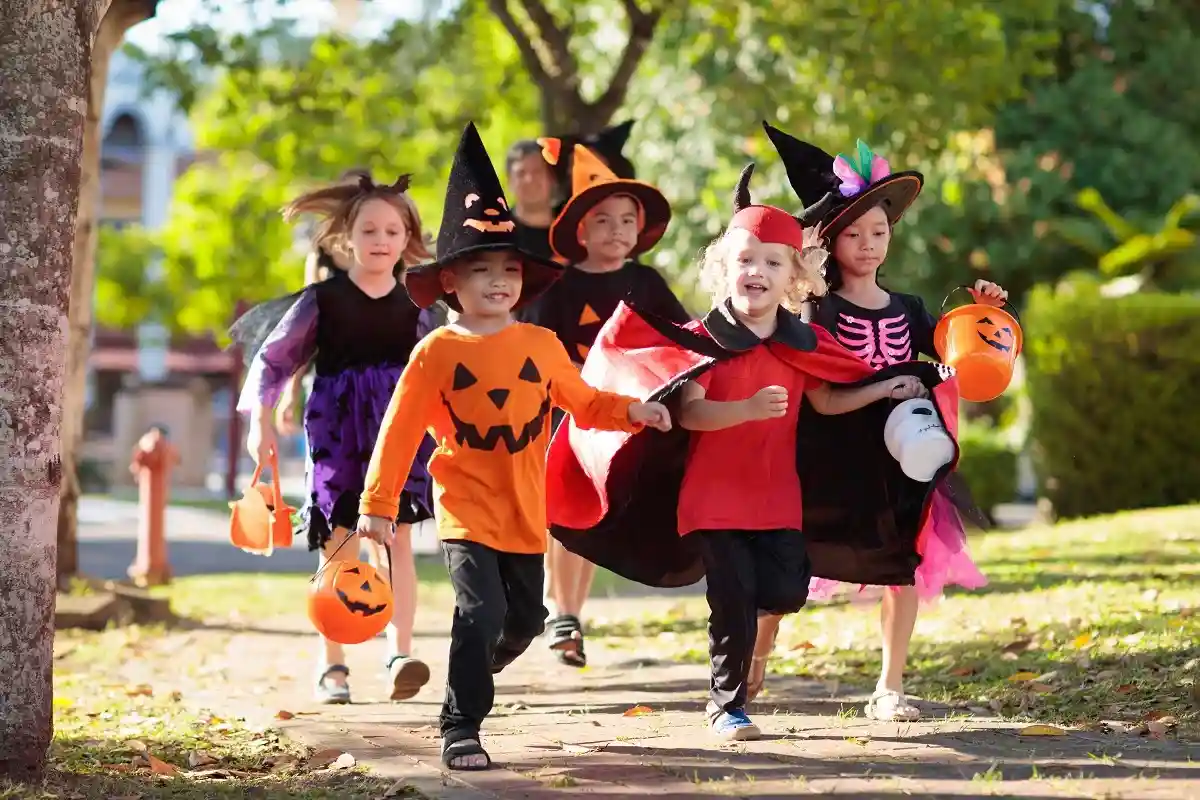 Хэллоуин давно стал любимым праздником у детей. Фото: FamVeld / shutterstock.com