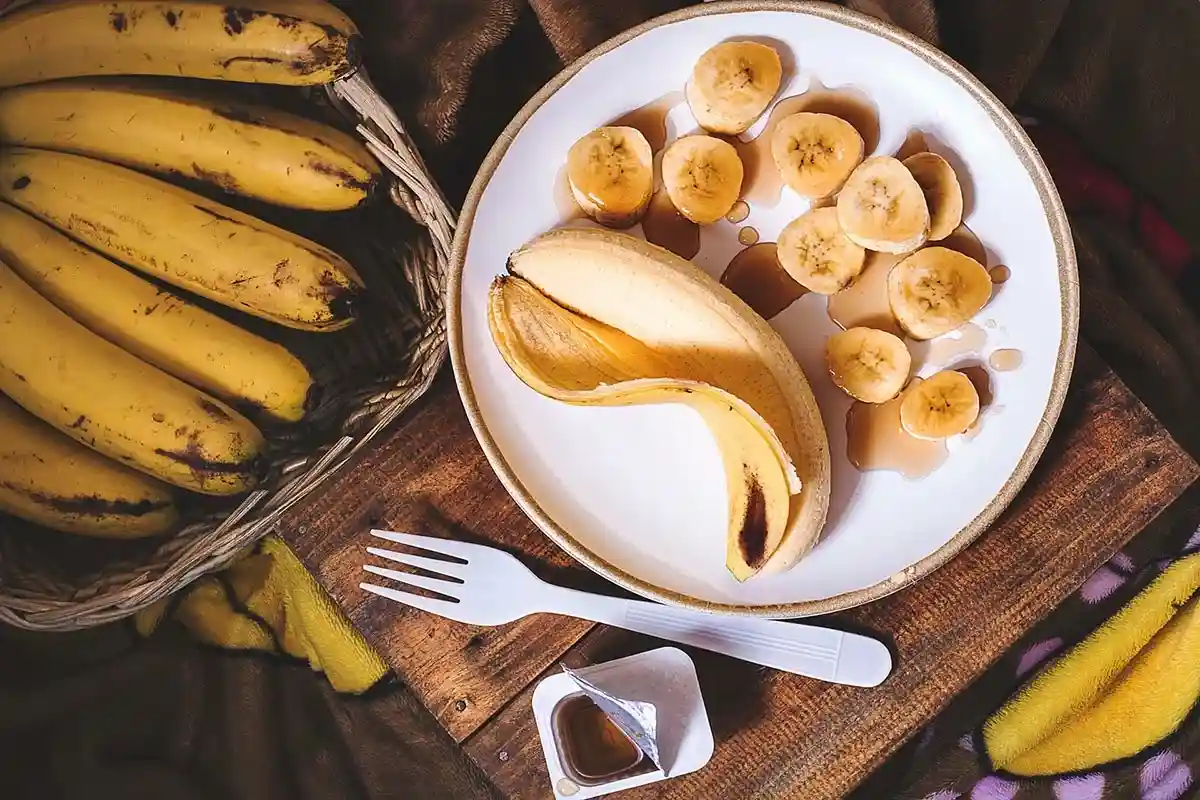 В очень полезном банане не так уж и много клетчатки. Фото: Eiliv Sonas Aceron / Unsplash.com