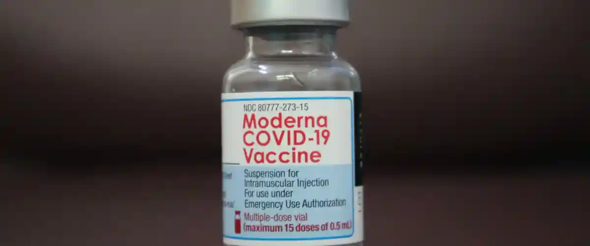 Вакцина Moderna Фото: Mufid Majnun/Unsplash.com
