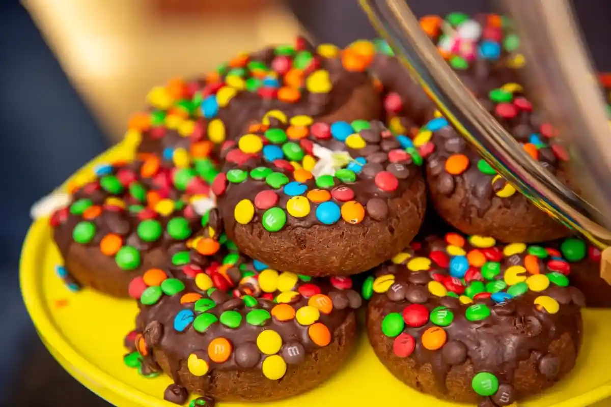Шоколадное печенье с M&M’s Фото: TonelsonProductions / Shutterstock.com