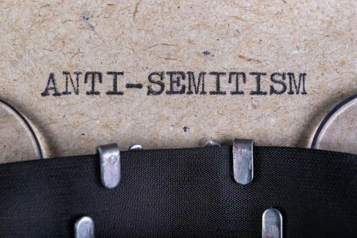 Расследование обвинений в антисемитизме. Фото: Piotr Wytrazek/shutterstock.com
