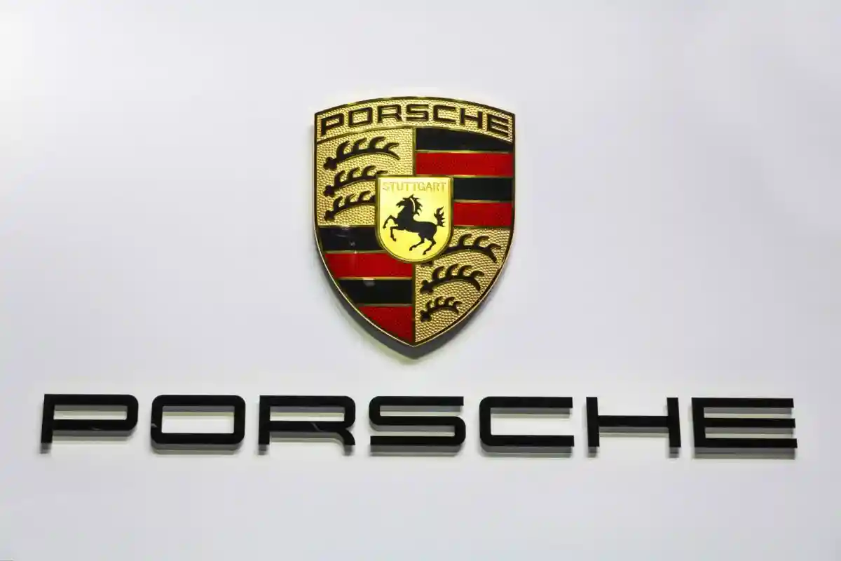 Прибыль компании Porsche. Фото: Martin Good / shutterstock.com