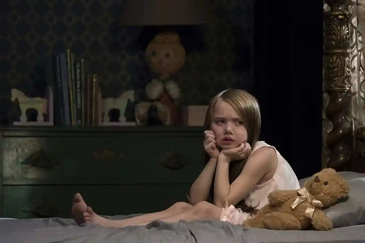 Кадр из сериала «Призрак дома на холме». Фото: kinopoisk.ru
