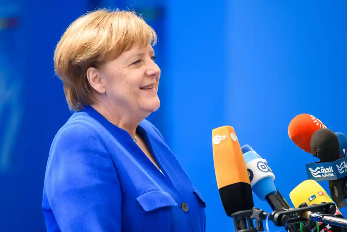 Помимо того, Ангела Меркель рассказала в интервью о планах после завершения политической карьеры: она хочет больше путешествовать и читать. Фото: Gints Ivuskans / Shutterstock.com
