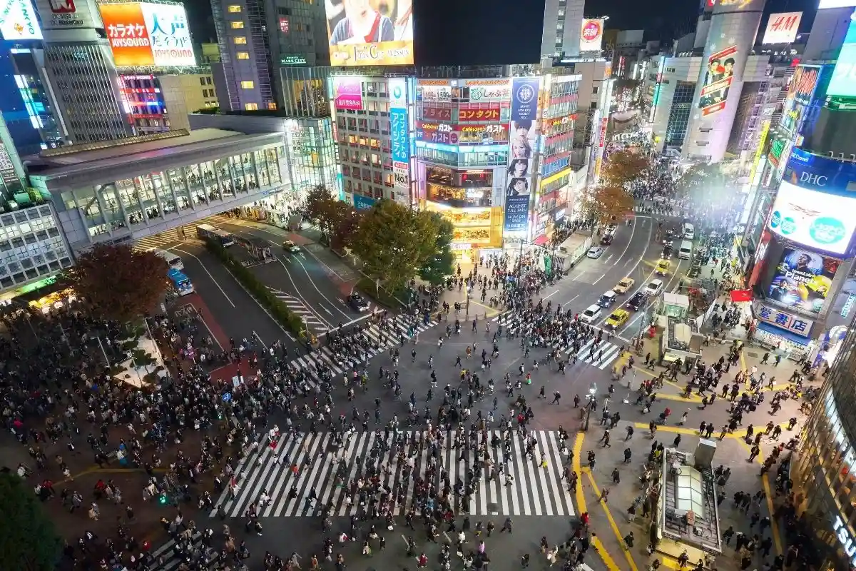 Сильное землетрясение сотрясает Токио фото 1