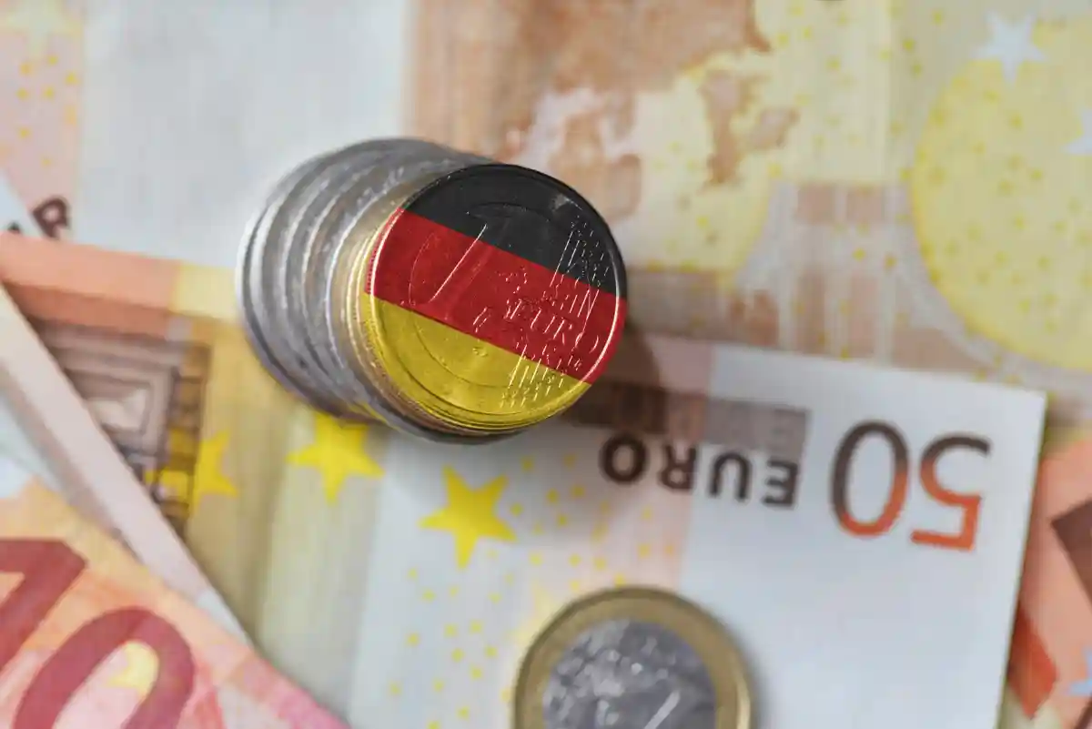 В минувшем году экономика Германии обрушилась из-за кризиса, вызванного пандемией коронавируса. В 2021 году ситуация улучшилась, но ряд факторов продолжает тормозить развитие. Фото: esfera / Shutterstock.com 