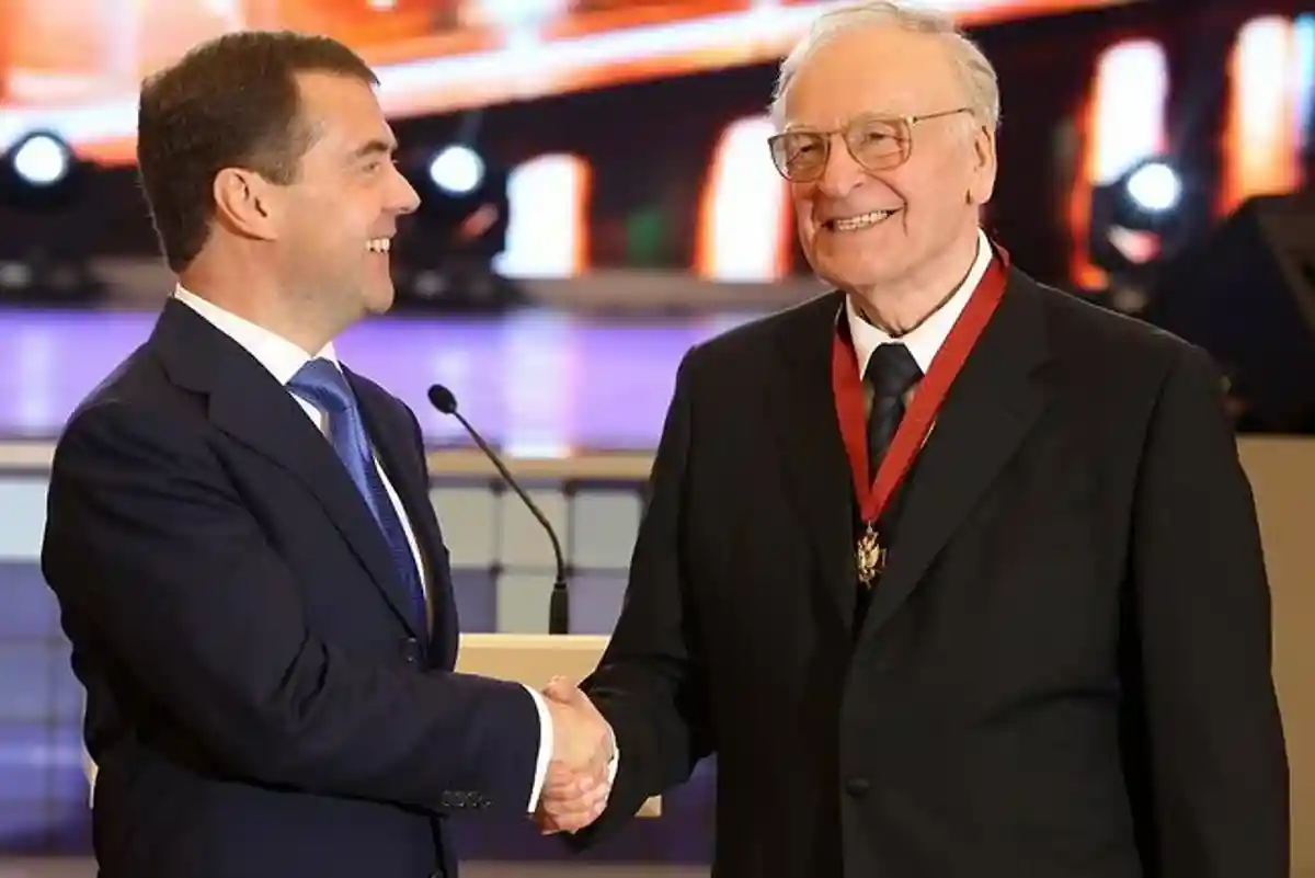 Награждение Орденом «За заслуги перед Отечеством» III степени. 17 ноября 2011 года. Фото: Kremlin.ru