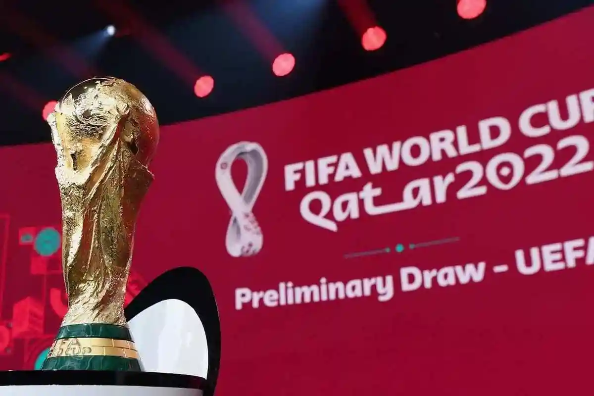Лучшие футбольные страны борются за путёвку в Катар фото 1