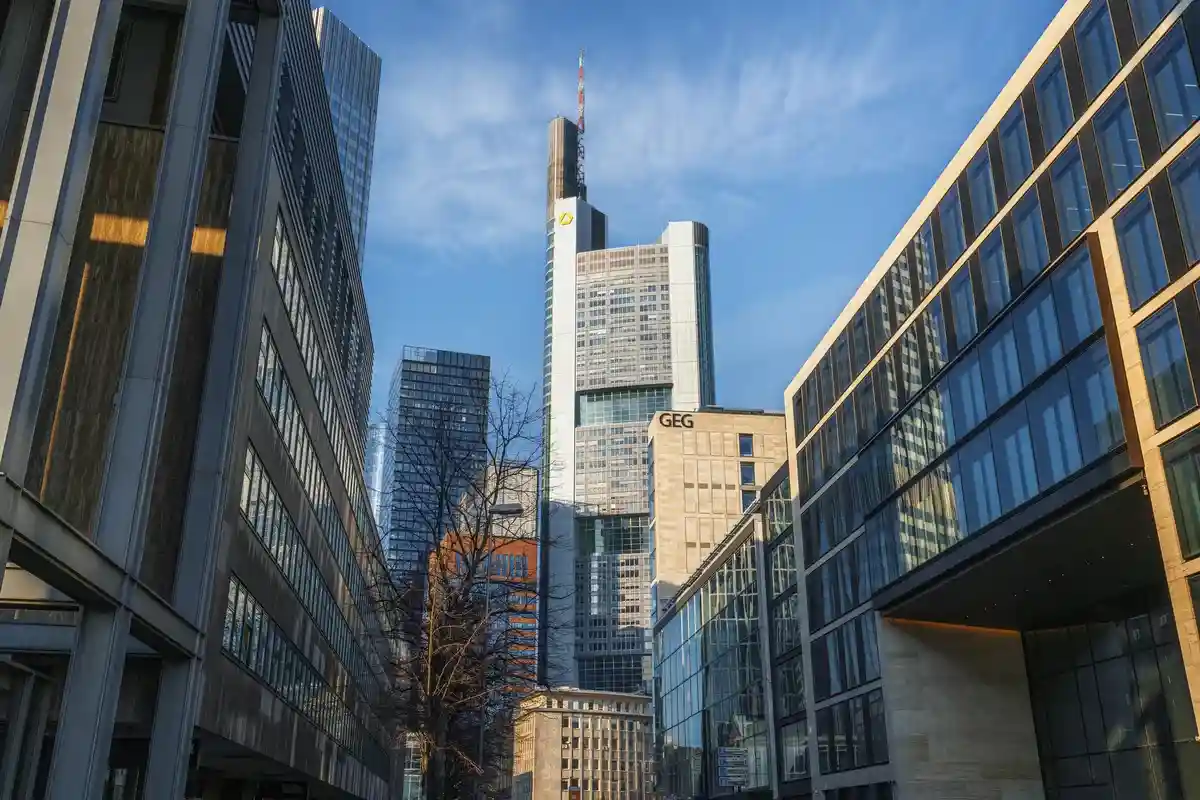 Commerzbank Tower во Франкфурте. Фото: Diego Grandi / Shutterstock.com