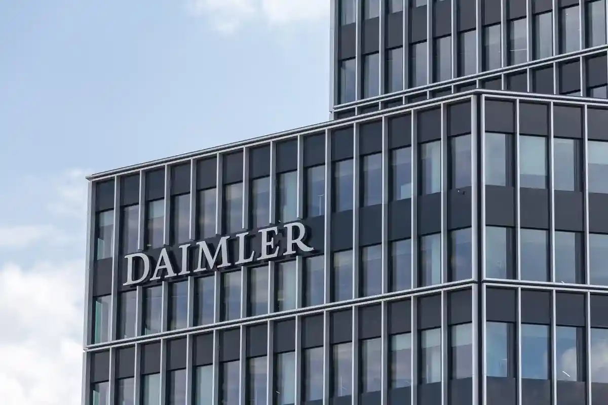 Daimler. Фото: Tobias Arhelger / Shutterstock.com