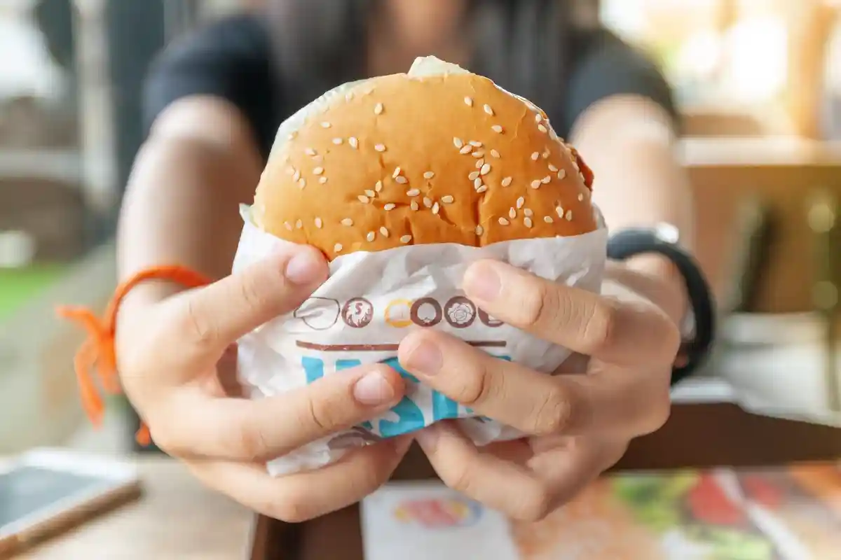 Гамбургер в Burger King Фото: Sombat Muycheen