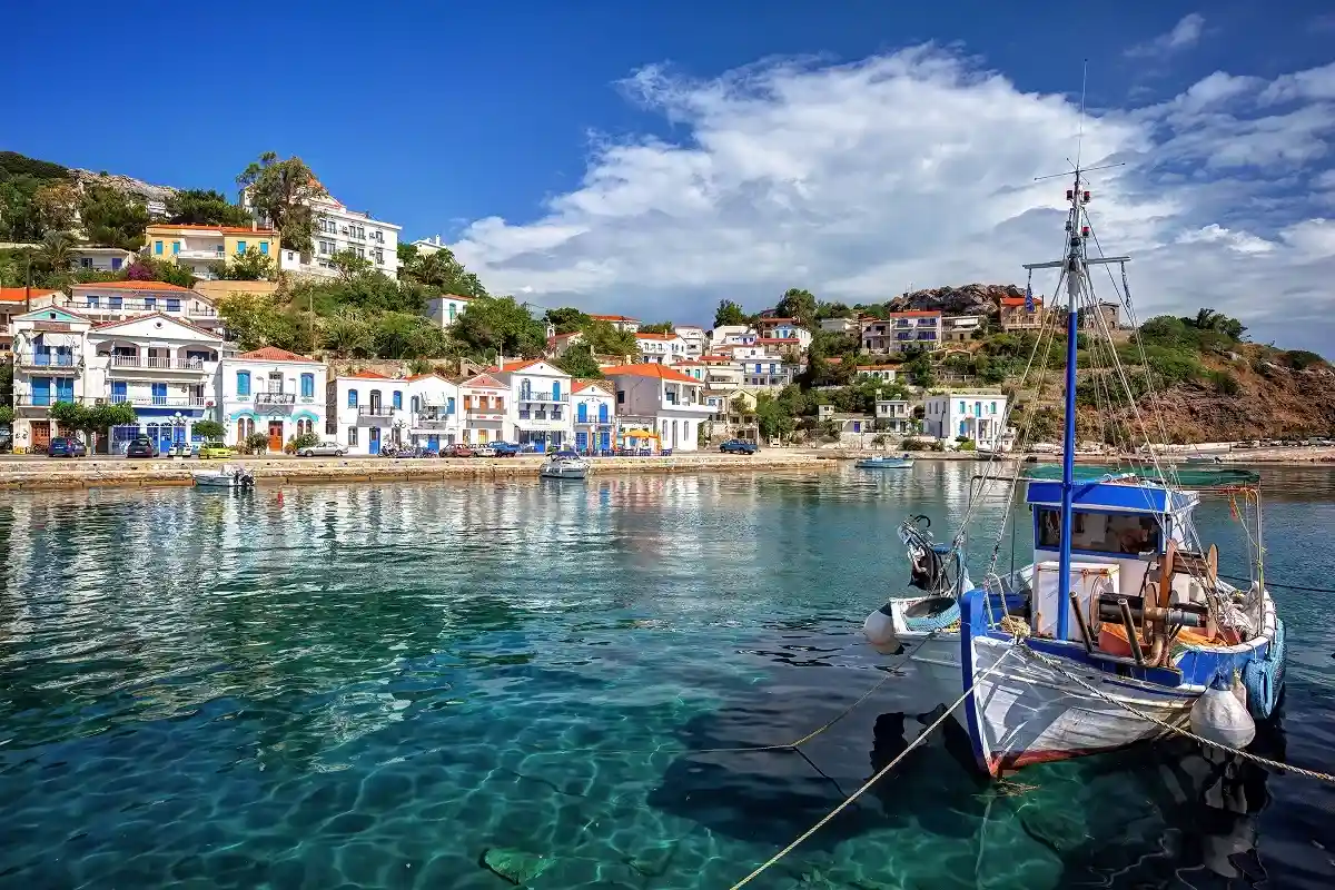 Остров Икария в Эгейском море, знаменит своими долгожителями. Фото: Lemonakis Antonis / shutterstock.com