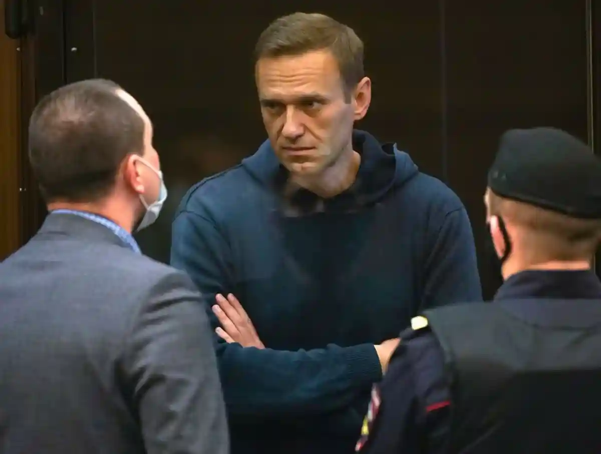 Как в колонии пытаются сломать Навального