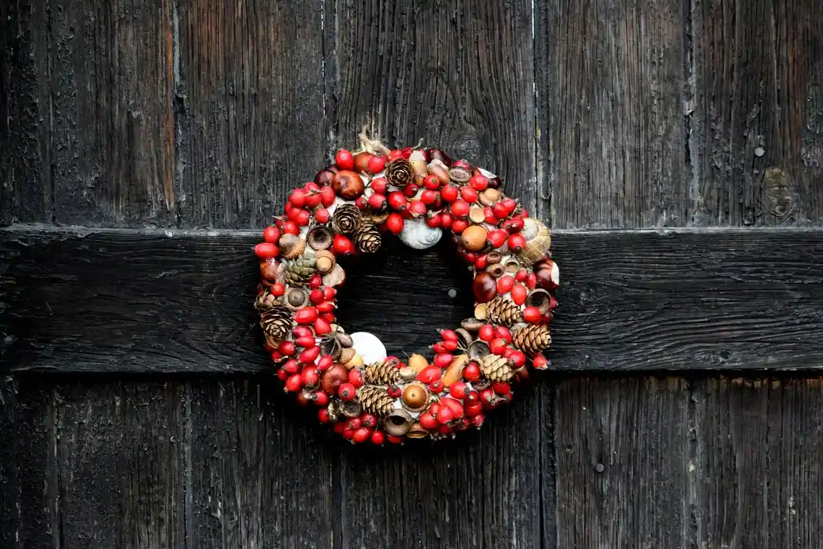 Фото: Важнейший праздничный символ — Рождественский венок Adventskranz придуман в середине XIX столетия жителем Гамбурга. Фото: pexels.com