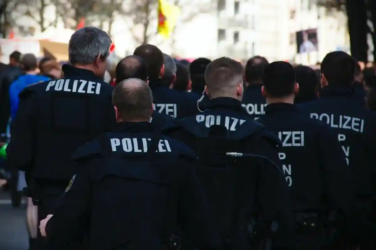 Полицейские в Гамбурге вышли на демонстрацию. Фото: symbolic / unsplash.com.