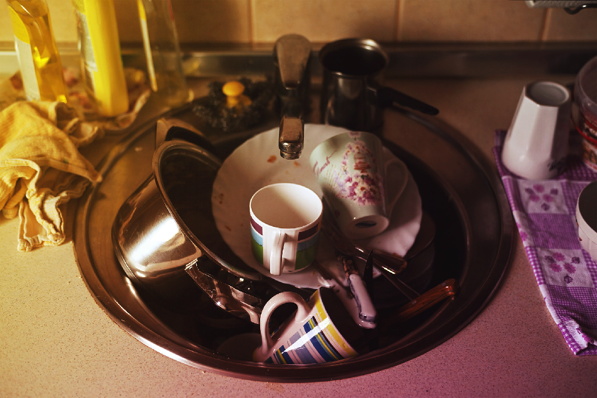 Посуда в раковине. Фото: Dejan Krsmanovic / Flickr.com