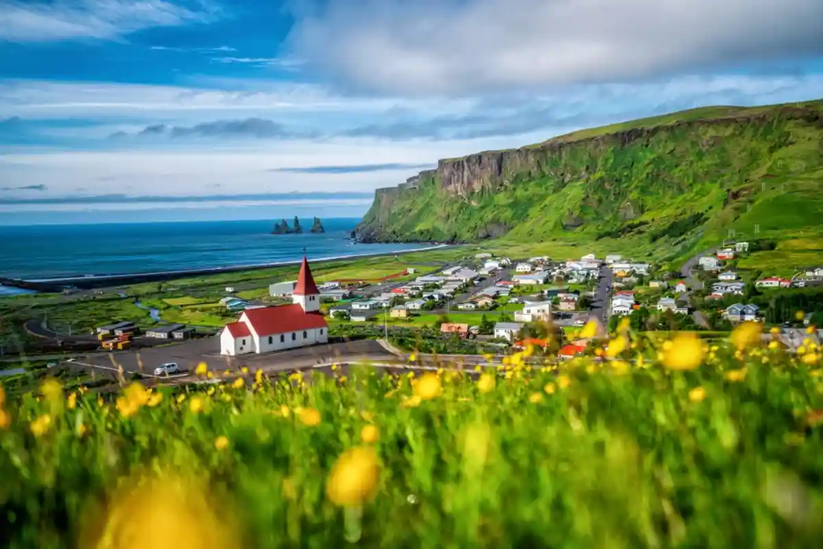 Деревня Вик - самая южная деревня Исландии. Фото: Blue Planet Studio / shutterstock.com