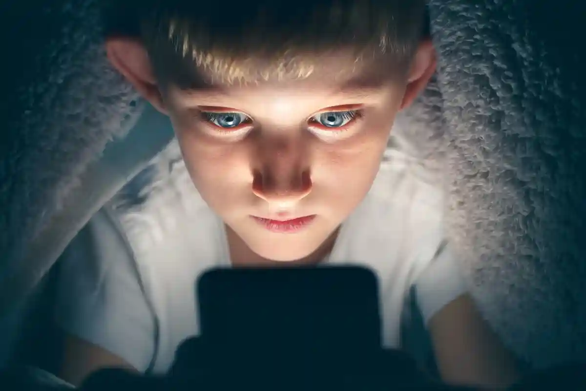 Компьютерная зависимость у ребенка Фото: Автор: Alexxndr / shutterstock.com