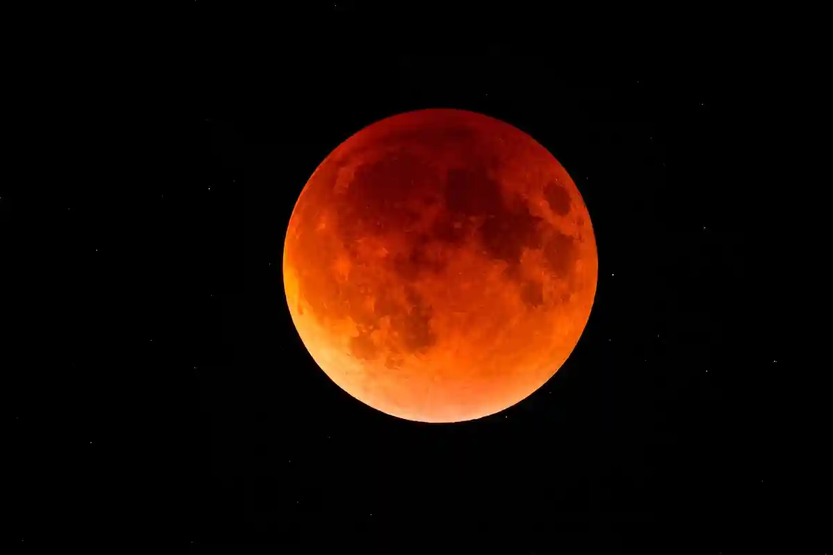 Лунное затмение 19 ноября будет самым длинным за последние 580 лет фото 1