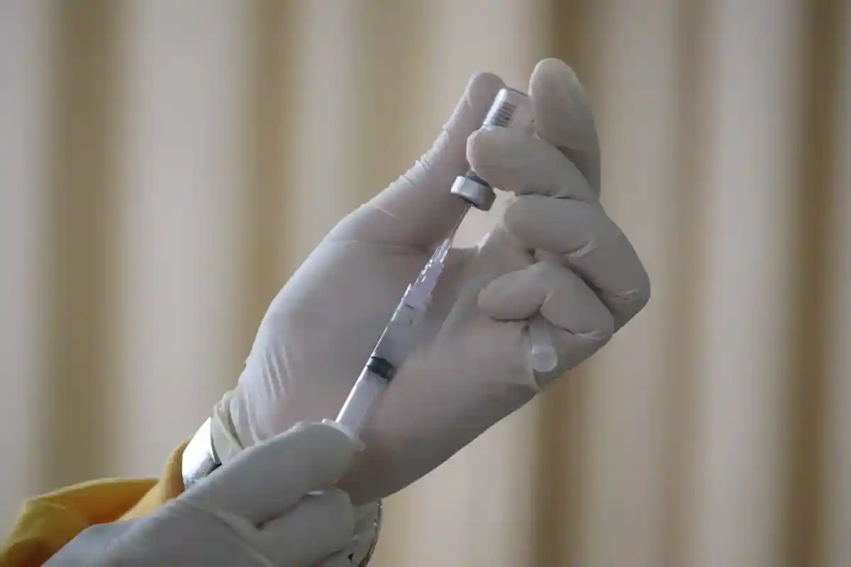STIKO: вакцина Moderna опасна для людей до 30 лет. Фото: Mufid Majnun/Unsplash.com