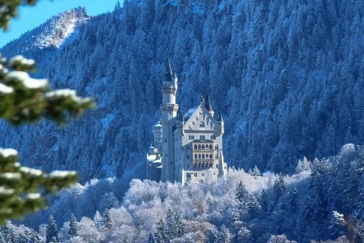 Замок Нойшванштайн зимой. Фото: Paul Süß / unsplash.com.