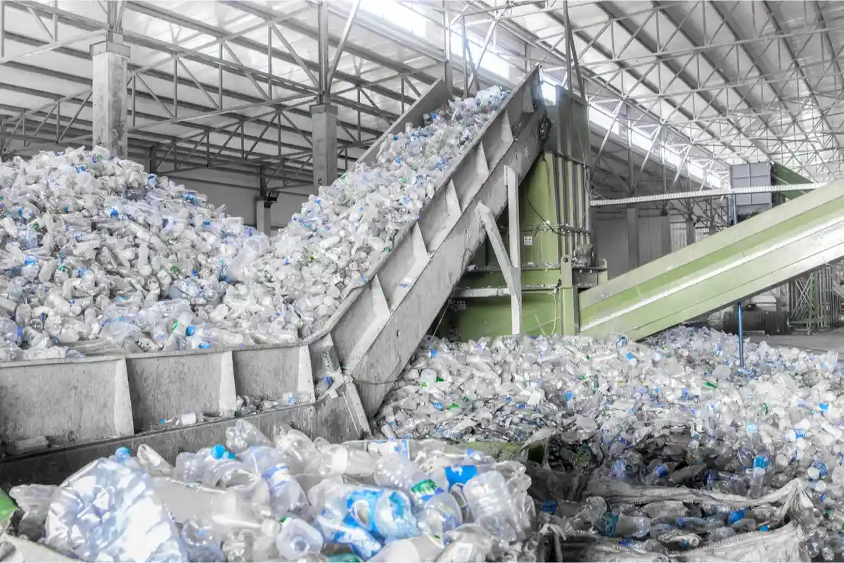 Эксперты призвали повысить эффективность переработки мусора. Фото: shutterstock.com.