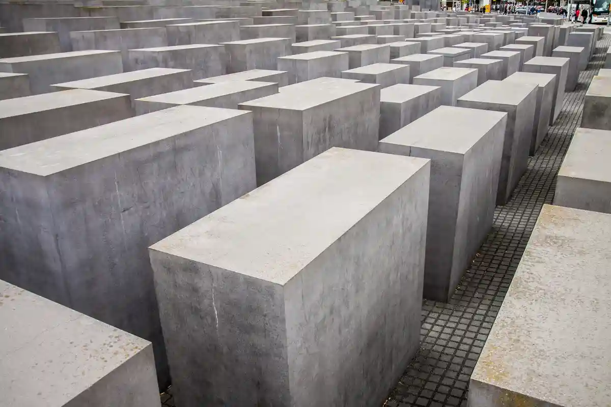 мемориал Холокоста Фото: LplusD/Shutterstock.com