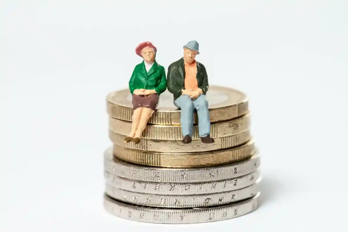СДПГ, «Зеленые» и СвДП решили сохранить пенсионный возраст 67 лет и ограничение на пенсионные взносы. Фото: PhotographyByMK / Shutterstock.com 