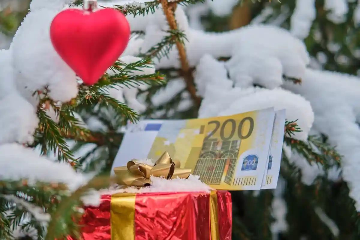 Рождественские бонусы. Фото: Zhuravlev Andrey / .shutterstock.com