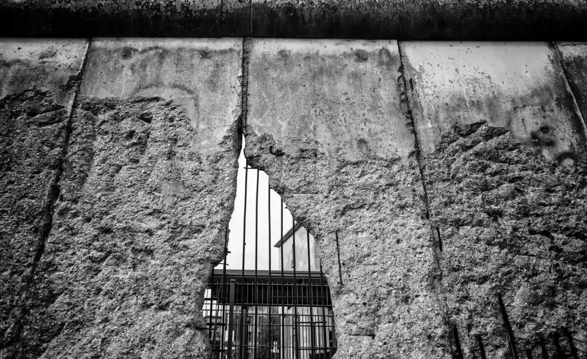 годовщина падения Берлинской стены. Фото: Sergio Foto / shutterstock.com