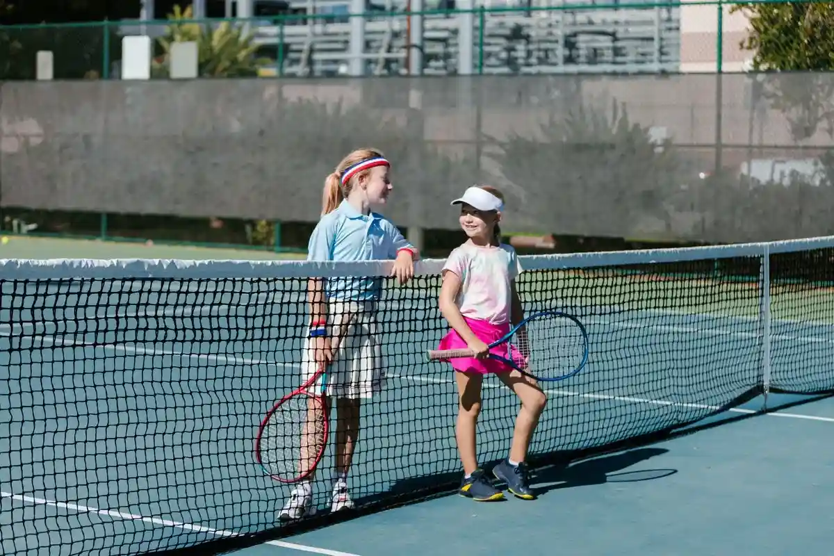 Профессиональный спорт отнимает массу сил и времени, поэтому в Германии распространены интернаты и пансионаты для юных теннисистов. Фото: RODNAE Production / pexels.com 