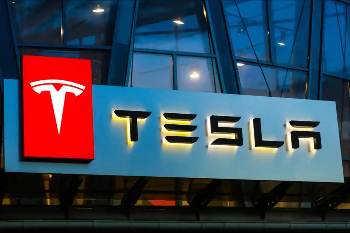Tesla отказалась от европейских денег. Фото: shutterstock.com.