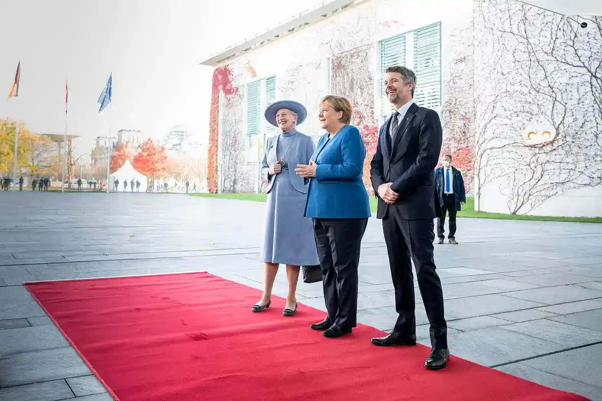 В Германию приехала королева Фото: Автор: twitter-аккаунт Ulrike Demmer @UlrikeDemmer