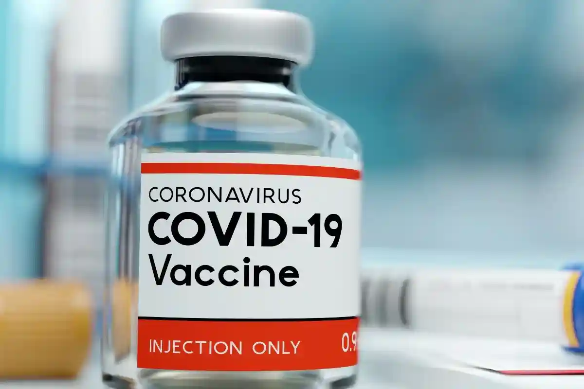 К побочным эффектам вакцин от коронавируса относят: миокардит (воспаление сердечной мышцы) и перикардит (воспаление перикарда, или околосердечной сумки). Фото: solarseven / Shutterstock.com