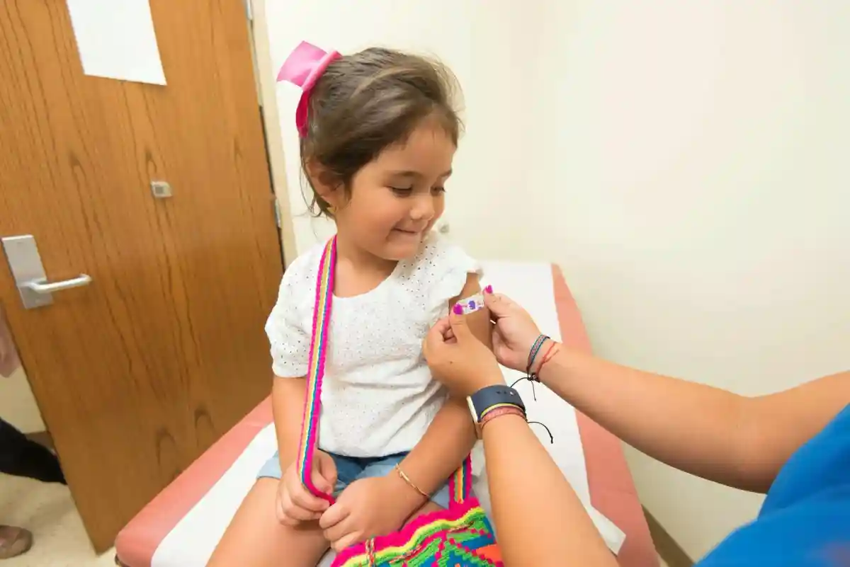 Нужно ли вакцинировать наших детей? Опыт России и США