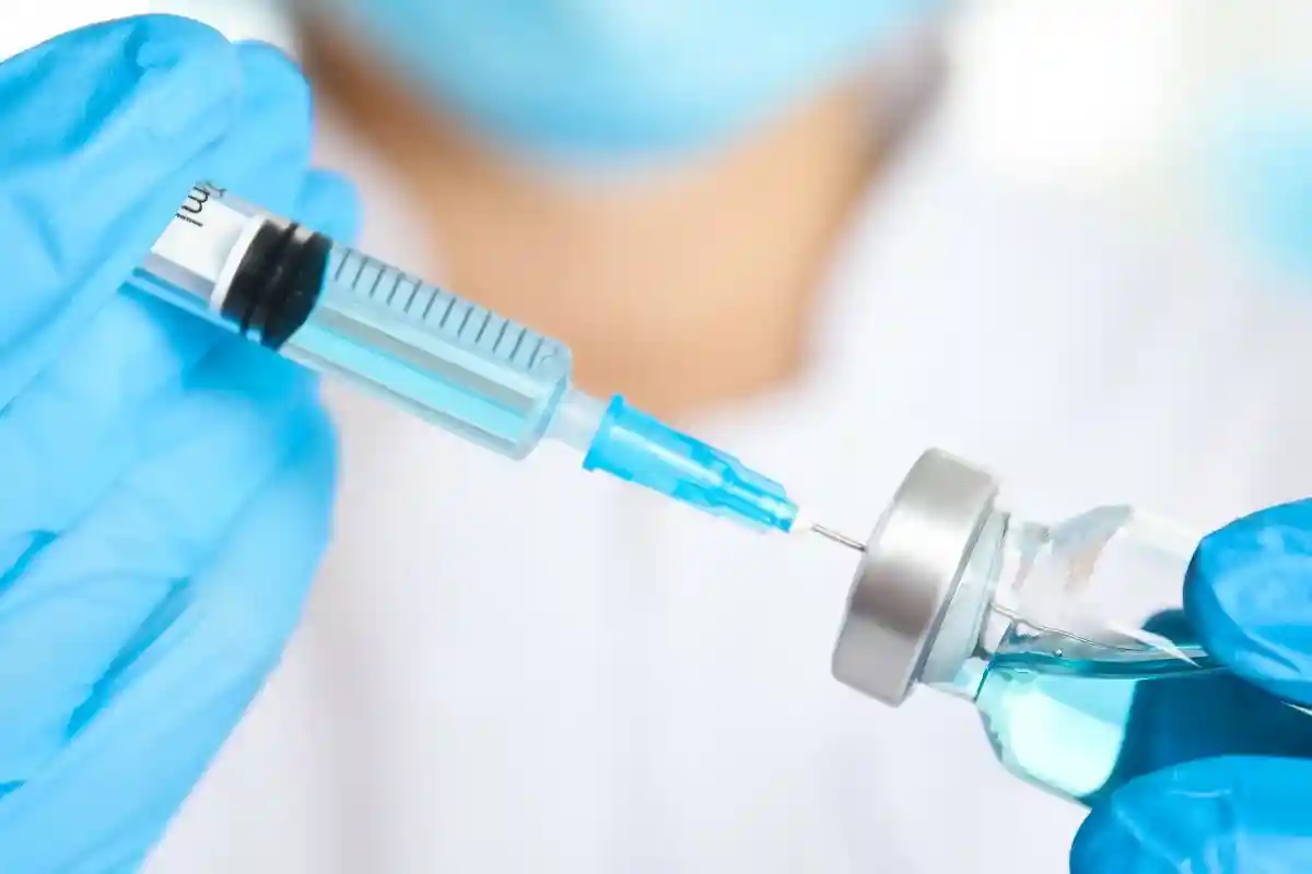 Политики в ФРГ выступают против обязательной вакцинации от COVID-19 всех групп населения