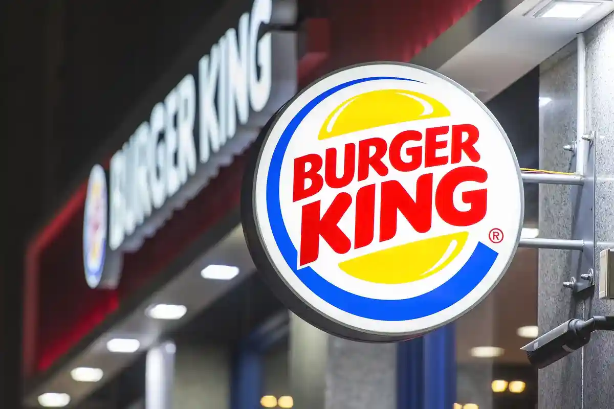 Вход в ресторан Burger King Фото: Savvapanf Photo/Shutterstock.com