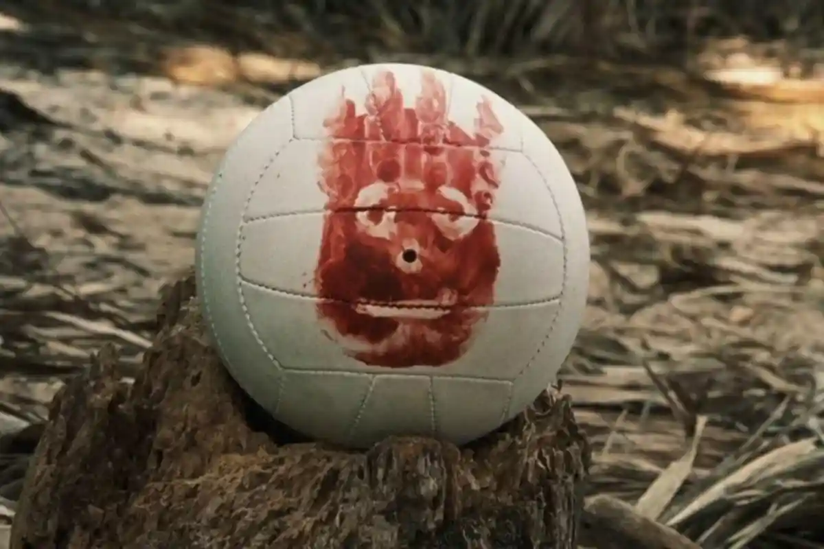 Мяч из фильма Изгой был продан за 308 тысяч долларов. Скриншот: фильм «Изгой»
