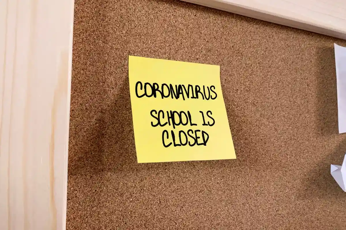Школы закрываются на карантин. Фото: Shutterstock.com.