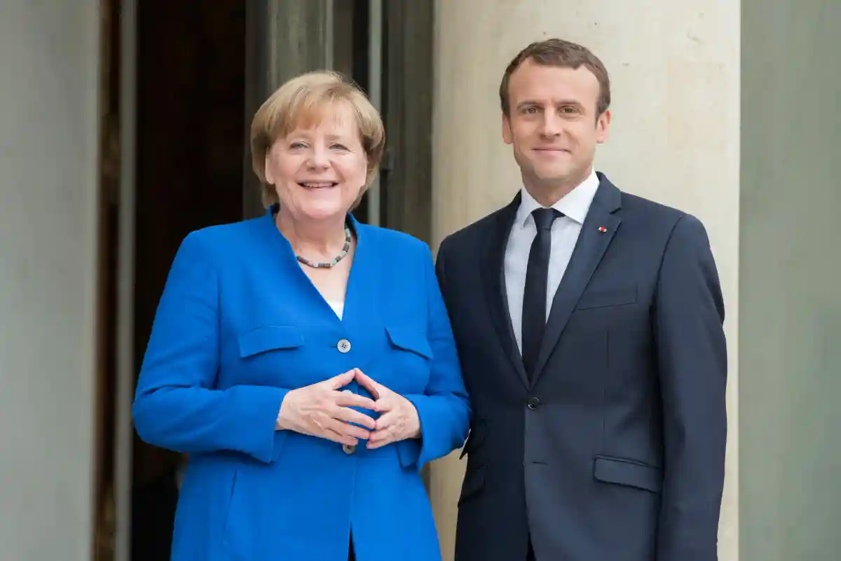 Ангела Меркель и Эммануэль Макрон. Фото: Frederic Legrand - COMEO / Shutterstock.com 