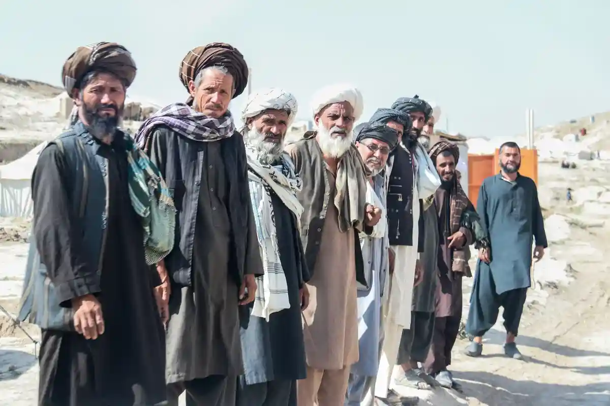 Афганистан: Тысячи местных рабочих ждут отъезда в Германию Фото: Trent Inness/Shutterstock.com