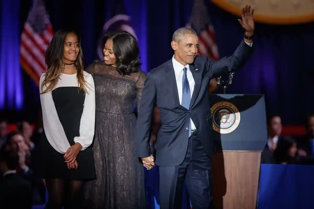 Барак Обама с супругой Мишель и дочерью Мелией. Фото: John Gress Media Inc / shutterstock.com