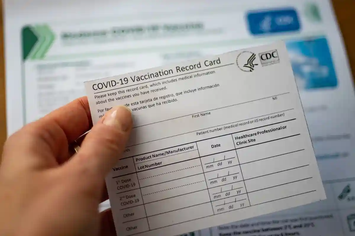 С 1 февраля цифровой сертификат ЕС о вакцинации без ревакцинации действителен только в течение девяти месяцев. Фото: Evgenia Parajanian / shutterstock.com
